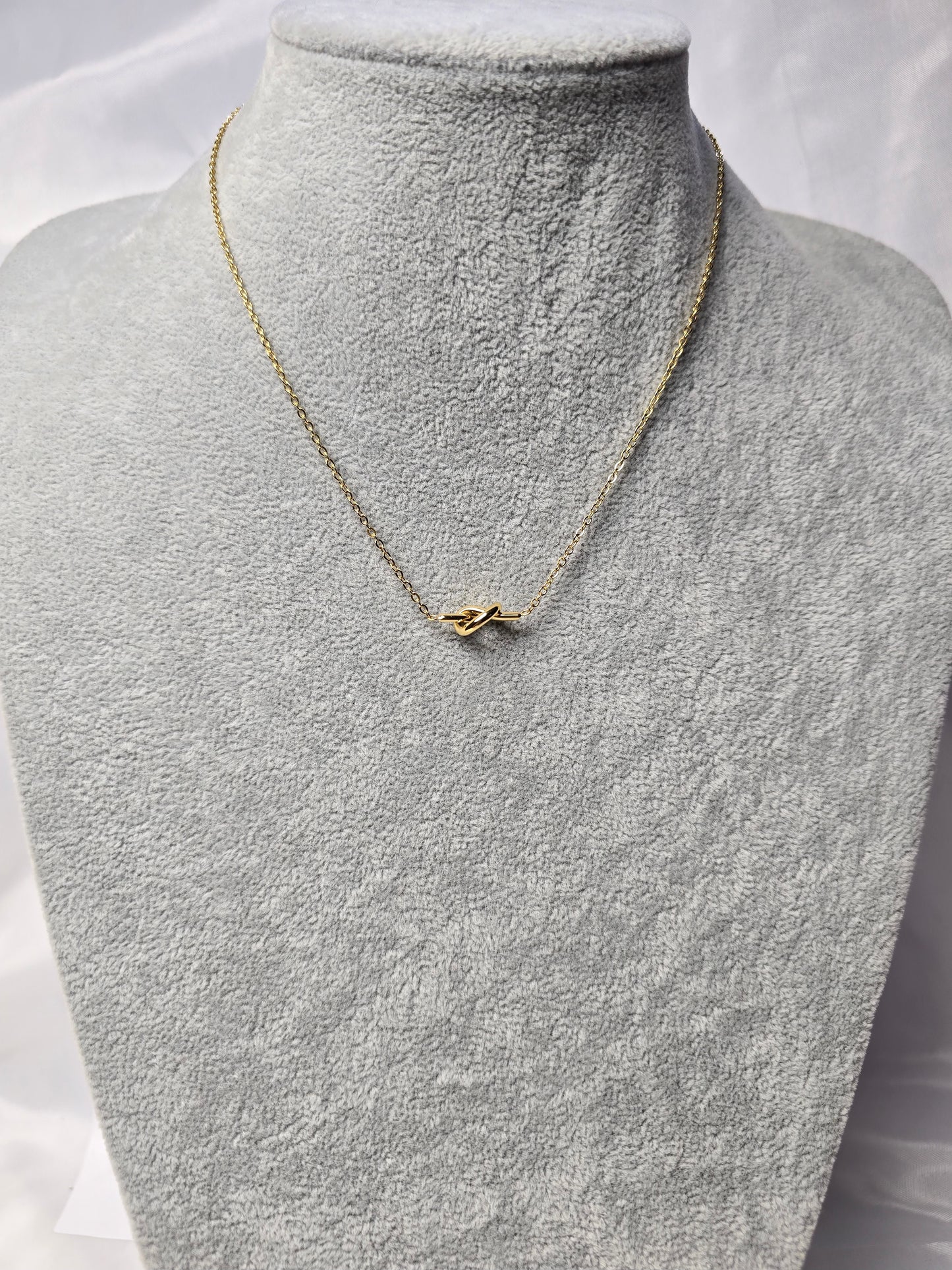 COLLAR NUDO