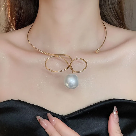 CHOKER RIGIDA DORADA DE PERLA